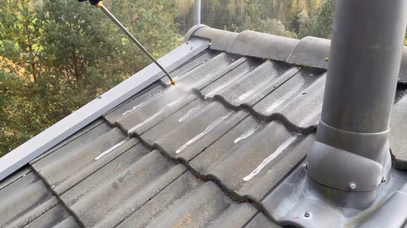 Tiilikaton puhdistus ja käsittely